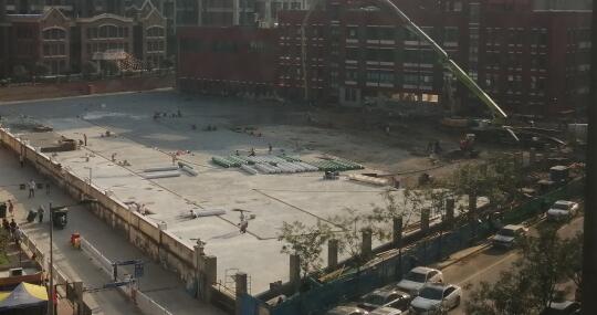 10天時(shí)間，一座學(xué)校塑膠跑道，建設(shè)完成